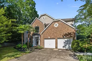 13934 Kings Carriage Ln, Charlotte, NC 28278 - Photo 2