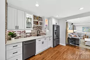 536 Inwood Dr, Charlotte, NC 28209 - Photo 14