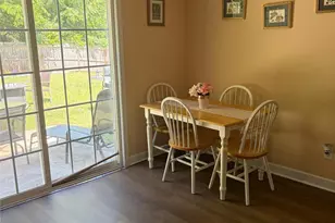 8019 Shiny Meadow Ln, Charlotte, NC 28215 - Photo 6
