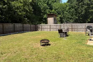 8019 Shiny Meadow Ln, Charlotte, NC 28215 - Photo 16