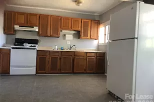 408 W Charlotte Ave, Mount Holly, NC 28120 - Photo 2