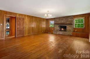 284 Chestnut St, Mars Hill, NC 28754 - Photo 6