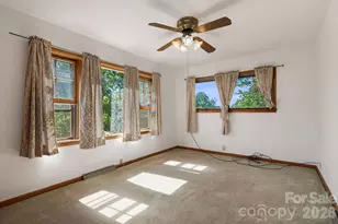 284 Chestnut St, Mars Hill, NC 28754 - Photo 16