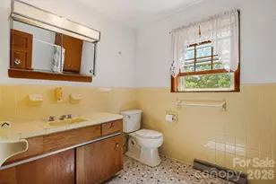 284 Chestnut St, Mars Hill, NC 28754 - Photo 14