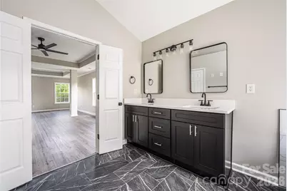 13834 Riding Hill Avenue, Charlotte, NC 28213 - Photo 20