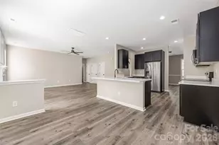 13834 Riding Hill Ave, Charlotte, NC 28213 - Photo 16