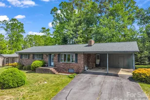 121 Greenfield Ln, Hendersonville, NC 28792 - Photo 4