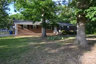 501 White Oak Ln, Matthews, NC 28104 - Photo 2