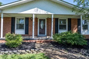 2596 Sweetbriar Cir, Lenoir, NC 28645 - Photo 2