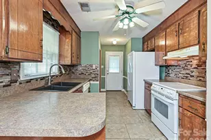 7422 Bradgate Rd, Charlotte, NC 28217 - Photo 16