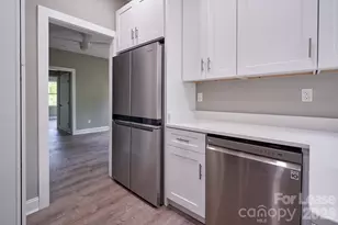 217 Circle Ave, Charlotte, NC 28207 - Photo 2