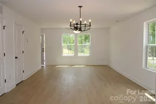 574 W Park Ave, Mooresville, NC 28115 - Photo 6