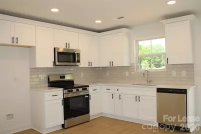 574 W Park Avenue #B, Mooresville, NC 28115 - Photo 2