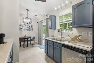 1221 Capps Hollow Dr, Charlotte, NC 28216 - Photo 10