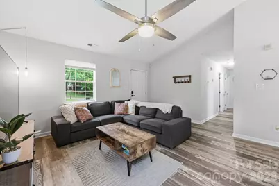 1221 Capps Hollow Drive, Charlotte, NC 28216 - Photo 4