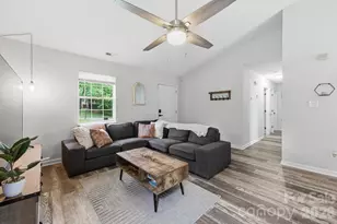 1221 Capps Hollow Dr, Charlotte, NC 28216 - Photo 4