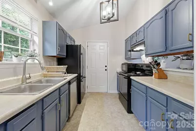 1221 Capps Hollow Drive, Charlotte, NC 28216 - Photo 8