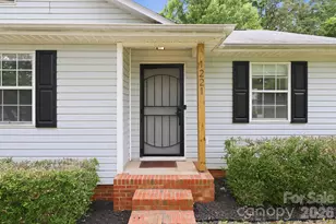 1221 Capps Hollow Dr, Charlotte, NC 28216 - Photo 2