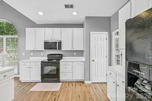 5755 Cambridge Bay Dr, Charlotte, NC 28269 - Photo 16