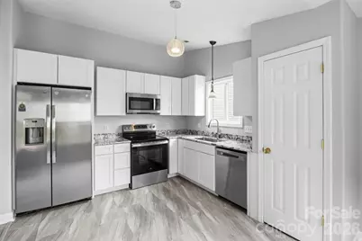 1528 Oakdale Green Drive, Charlotte, NC 28216 - Photo 4