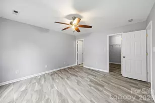 1528 Oakdale Green Dr, Charlotte, NC 28216 - Photo 16