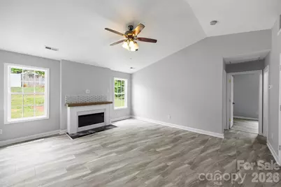 1528 Oakdale Green Drive, Charlotte, NC 28216 - Photo 10