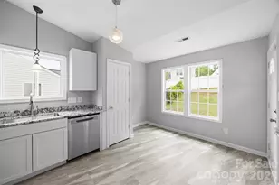 1528 Oakdale Green Dr, Charlotte, NC 28216 - Photo 6