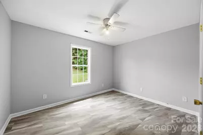 1528 Oakdale Green Drive, Charlotte, NC 28216 - Photo 20