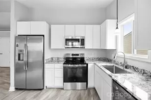 1528 Oakdale Green Dr, Charlotte, NC 28216 - Photo 4