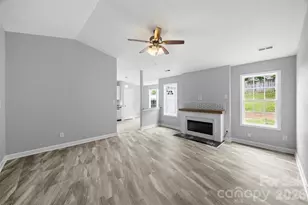 1528 Oakdale Green Dr, Charlotte, NC 28216 - Photo 10
