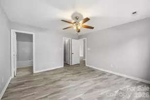 1528 Oakdale Green Dr, Charlotte, NC 28216 - Photo 14