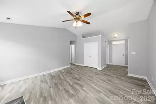 1528 Oakdale Green Dr, Charlotte, NC 28216 - Photo 8