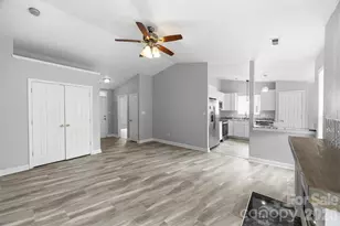1528 Oakdale Green Dr, Charlotte, NC 28216 - Photo 8