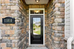 11010 Chalkbark Ln, Charlotte, NC 28262 - Photo 2