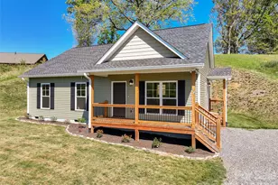 373 Barefoot Rdg, Clyde, NC 28721 - Photo 2