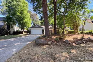 13622 Tynecastle Ln, Matthews, NC 28105 - Photo 16