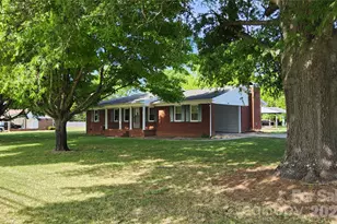 113 Kings Dr, Forest City, NC 28043 - Photo 2