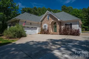 122 Maple View Dr, Troutman, NC 28166 - Photo 2