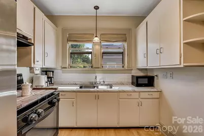 220 W 8th Street, Newton, NC 28658 - Photo 2