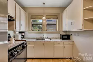 220 W 8th St, Newton, NC 28658 - Photo 2