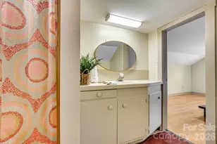 220 W 8th St, Newton, NC 28658 - Photo 26