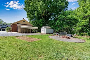 220 W 8th St, Newton, NC 28658 - Photo 4
