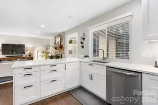 8700 Lorraine Dr, Charlotte, NC 28270 - Photo 10