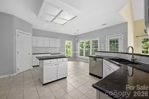 5217 Fairvista Dr, Charlotte, NC 28269 - Photo 16