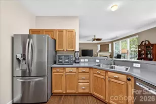 16046 Stuarts Draft Ct, Charlotte, NC 28278 - Photo 14