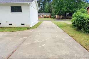 9209 Edgevale Dr, Charlotte, NC 28216 - Photo 28