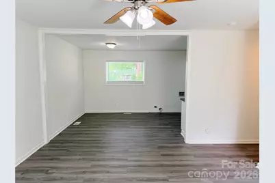 9209 Edgevale Drive, Charlotte, NC 28216 - Photo 6