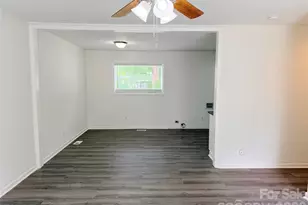 9209 Edgevale Dr, Charlotte, NC 28216 - Photo 6