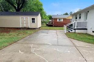 9209 Edgevale Dr, Charlotte, NC 28216 - Photo 30