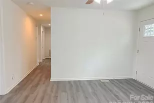 9209 Edgevale Dr, Charlotte, NC 28216 - Photo 14
